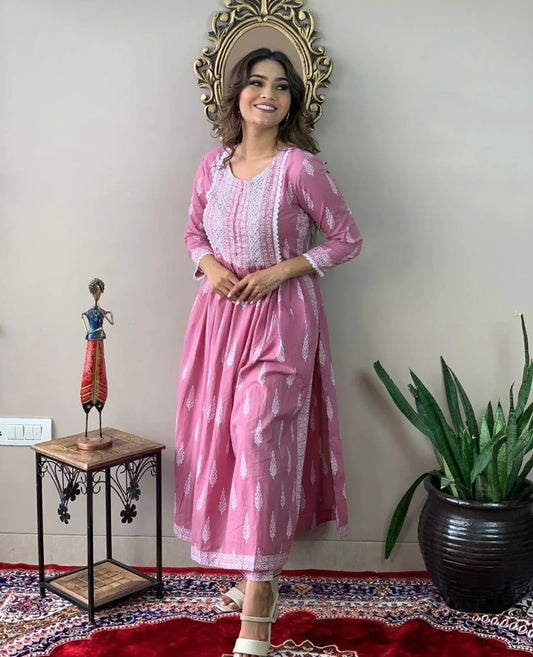 Women Side Slit Naira Cut Viscose Kurta with Pant Set